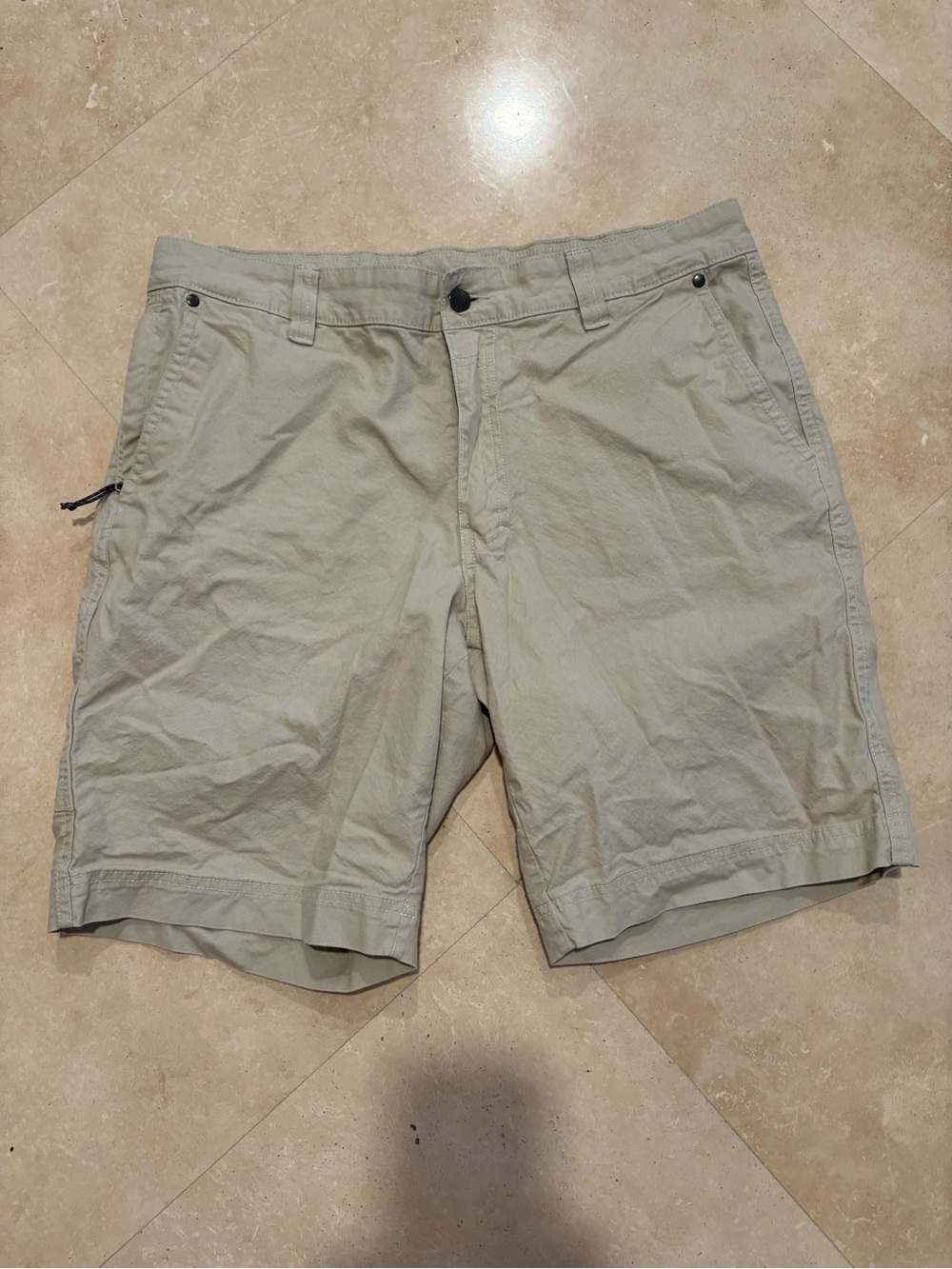 Men's Columbia Khaki Shorts 34